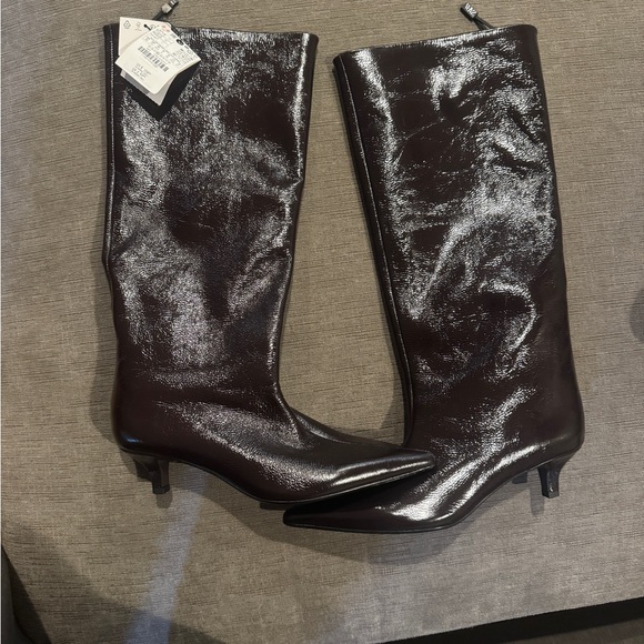 Zara Shiny burgandy kitten heel boots NWT size 38 - Picture 1 of 4